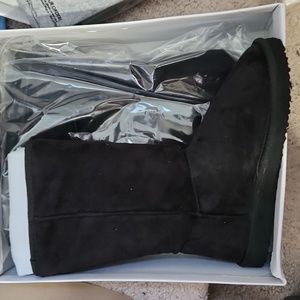 Black winter boots